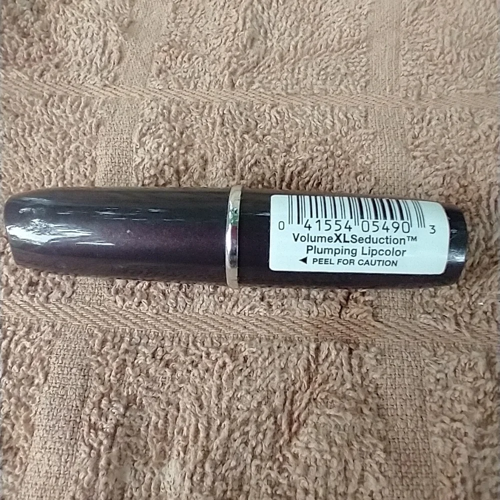 Volume xl seduction plumping lip color 180 berry d